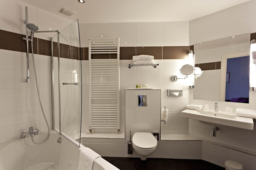 Deluxe Room - Photo 5