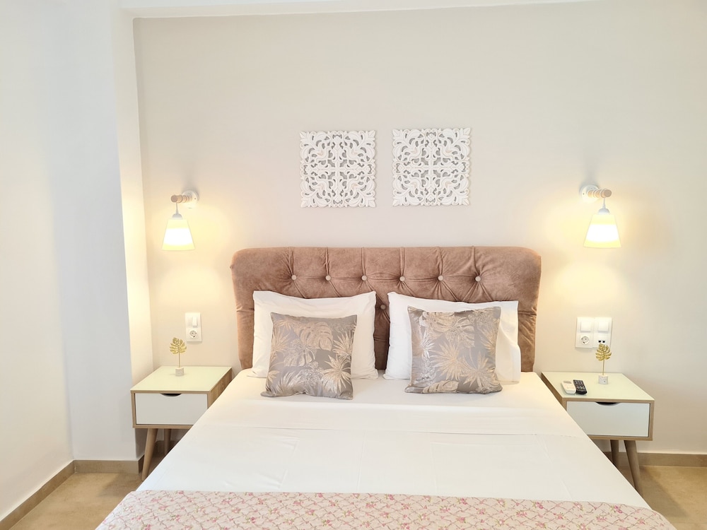 Luxury Apartment, 1 Bedroom, Terrace, Sea Facing (Dahlia) photo 2
