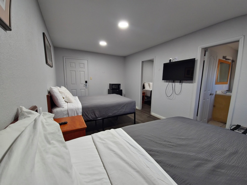 Family Room photo 2