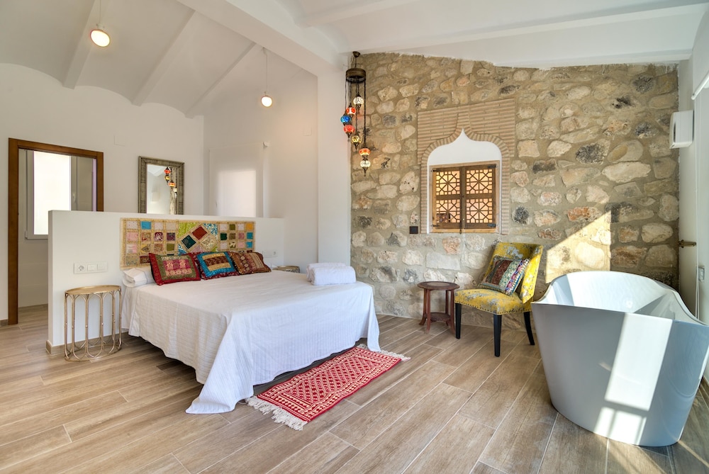 Romantic Suite (Al-Azraq)