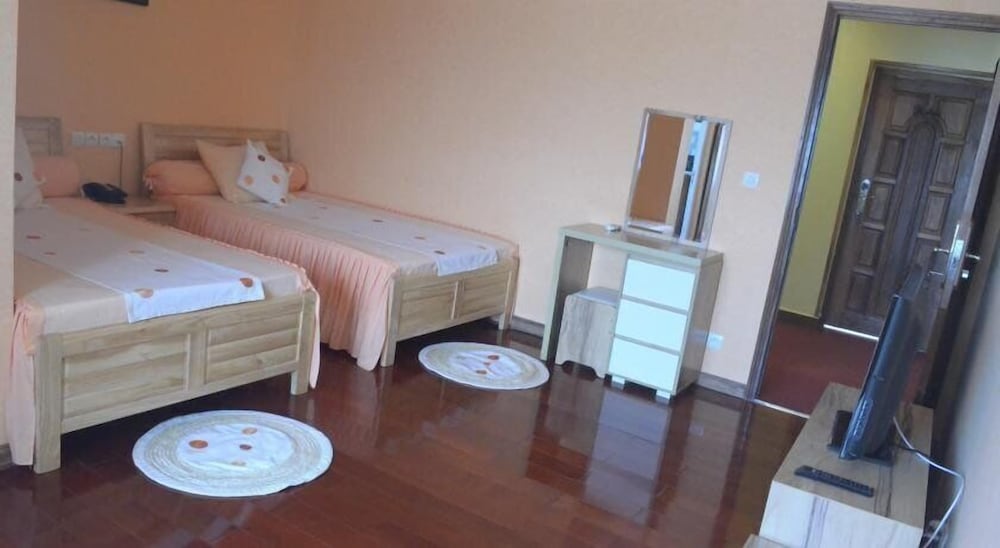 Basic Twin Room, Multiple Beds