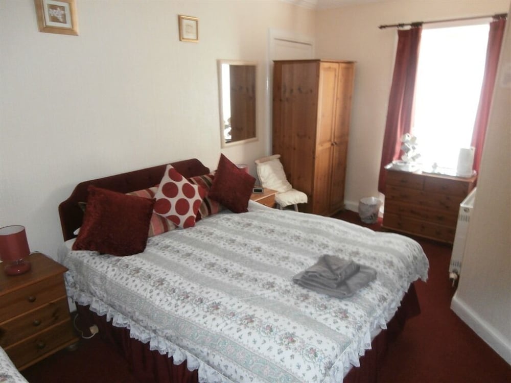 Suite, Ensuite photo 1