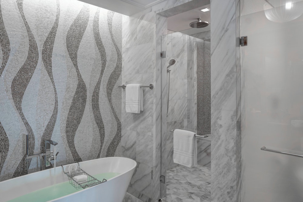 Suite, 1 King Bed (Jumeirah Skyline) - Photo 6