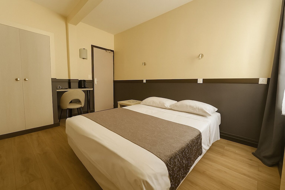 Standard Double Room photo 2