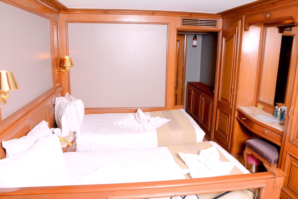 Deluxe Triple Room photo 2