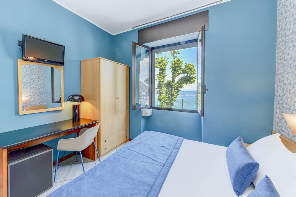 Classic Room, Lake View - Photo 16