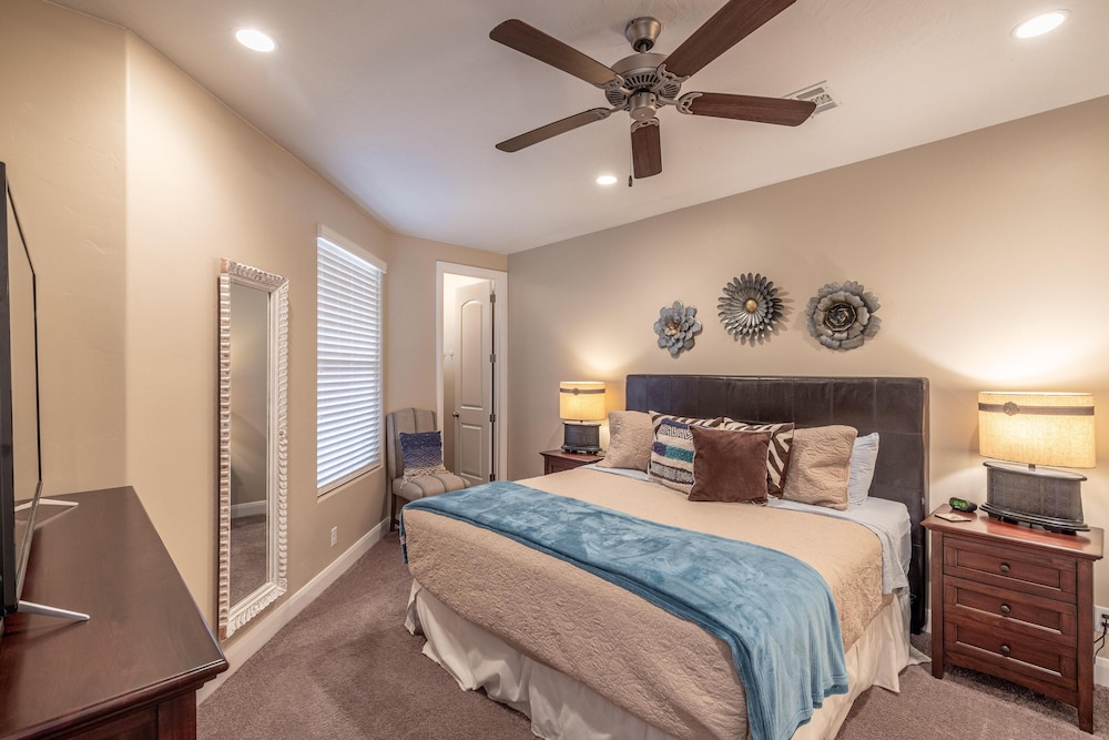 Townhome, Multiple Beds (Hoodoo Haute)