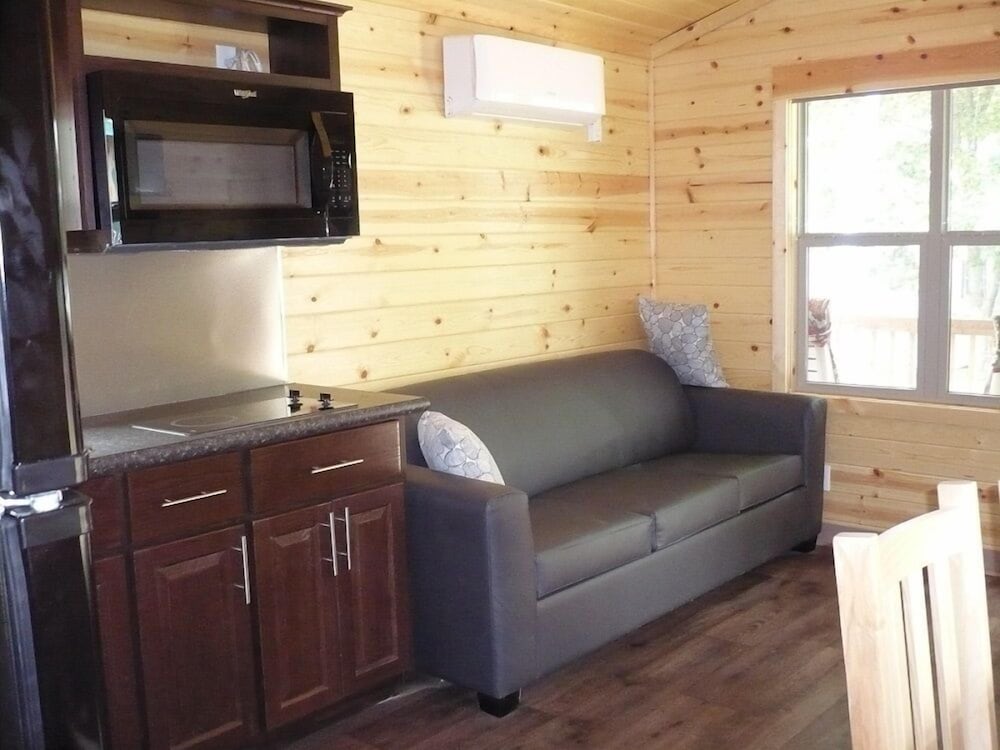 Cottage, 2 Bedrooms, Non Smoking (No Linens Included) photo 3