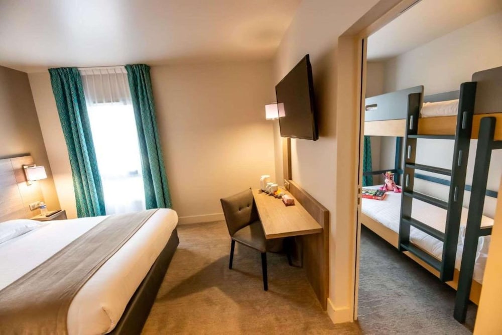 Family Room, Multiple Beds, Non Smoking - Photo 1