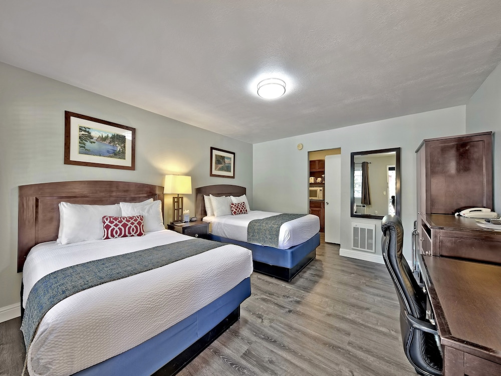 Double Room, 2 Queen Beds, Kitchenette