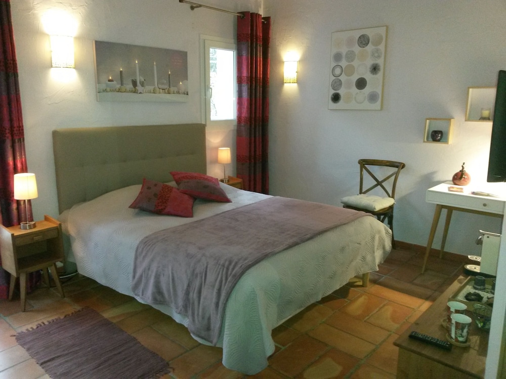 Double Room, 1 Queen Bed photo 1