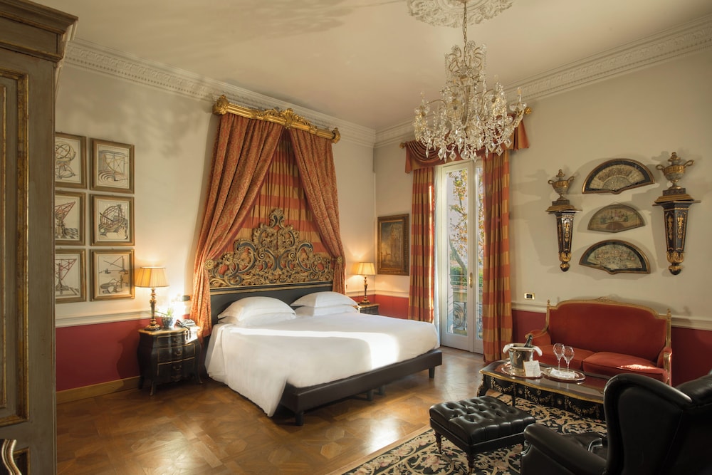 Suite - Photo 1