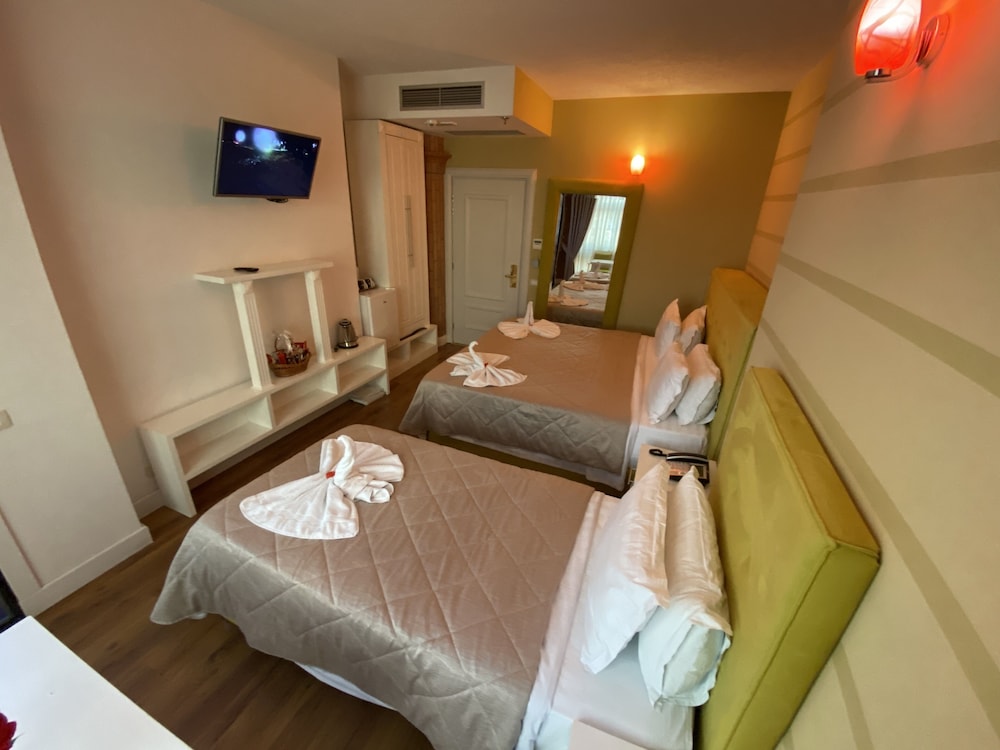 Standard Triple Room, Non Smoking, City View