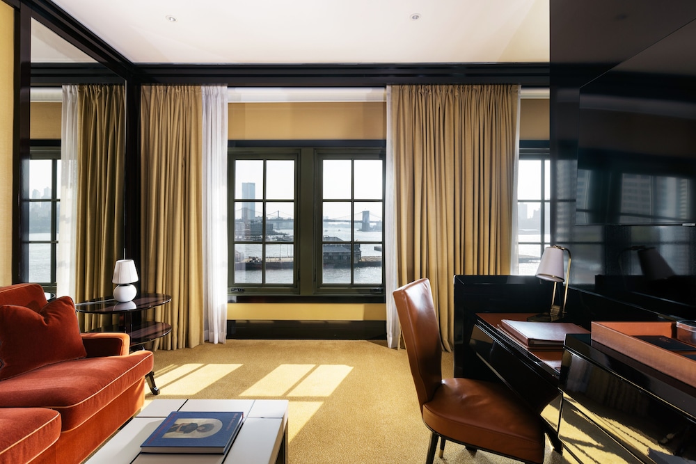 Suite, Corner (Fulton)