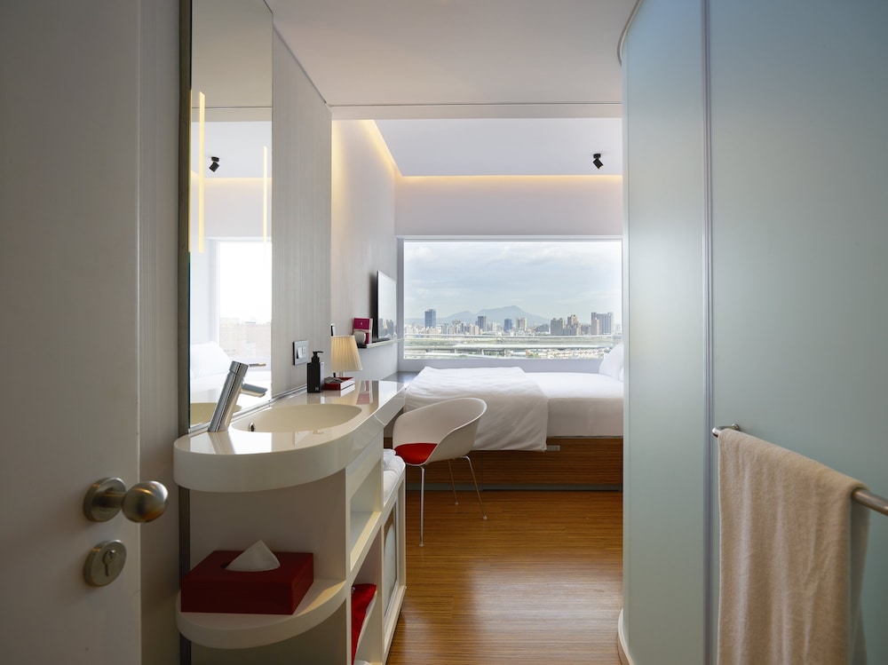 King Room - City View photo 1
