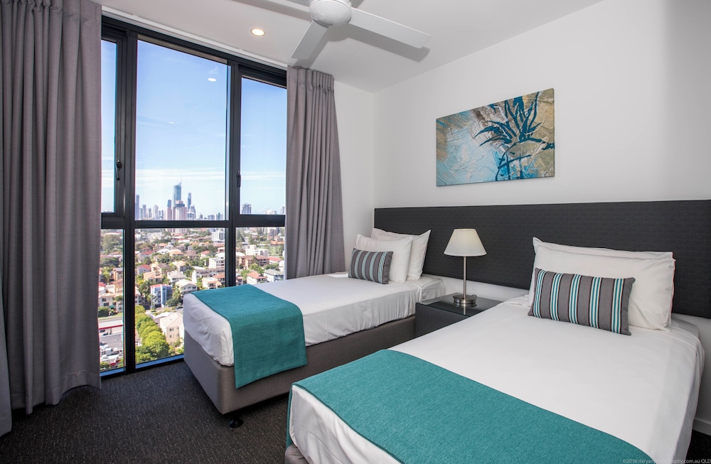 2 Bedroom Hinterland photo 2