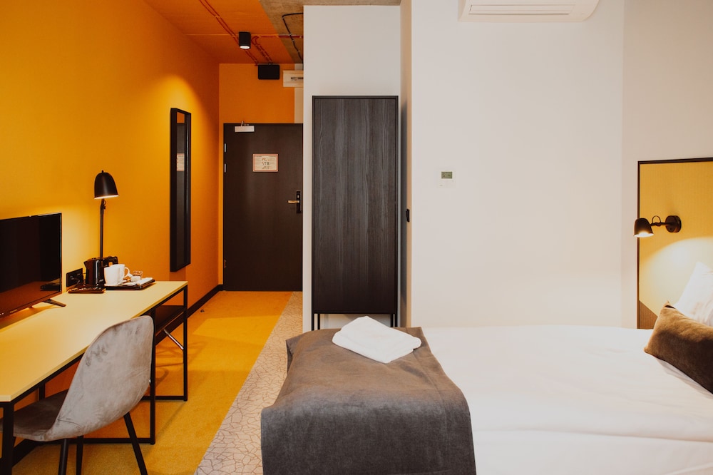 Basic Twin Room - Photo 2