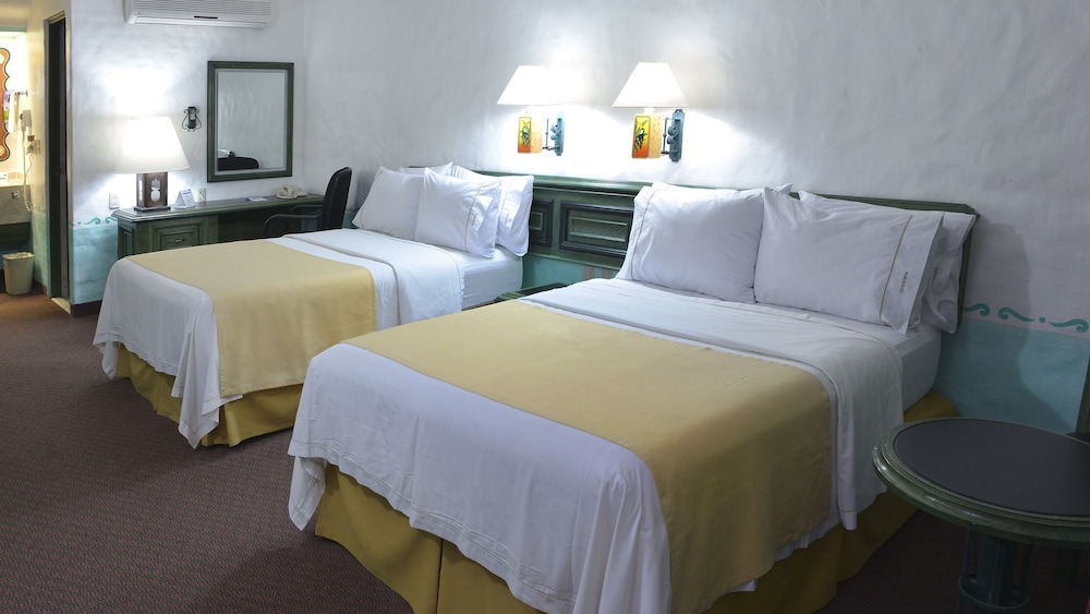 Standard Room, 2 Double Beds - Photo 3