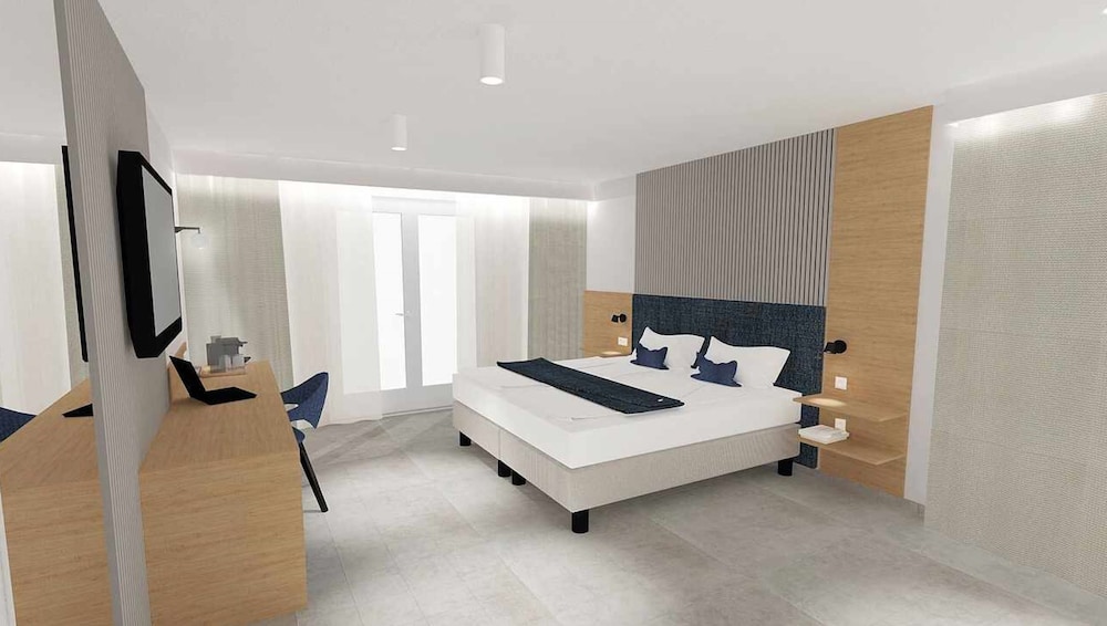 Family Room (Deluxe)