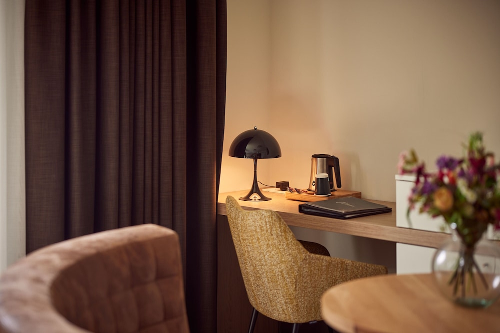 Executive Twin Room, Balcony - Photo 3