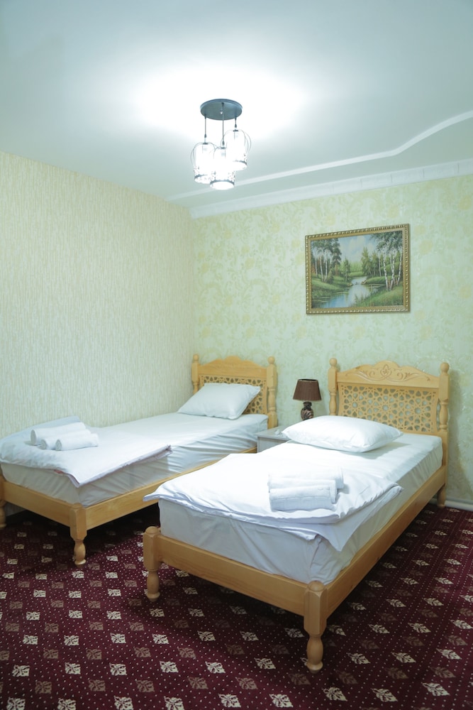 Basic Twin Room, 1 Bedroom, Non Smoking, Courtyard Area photo 1
