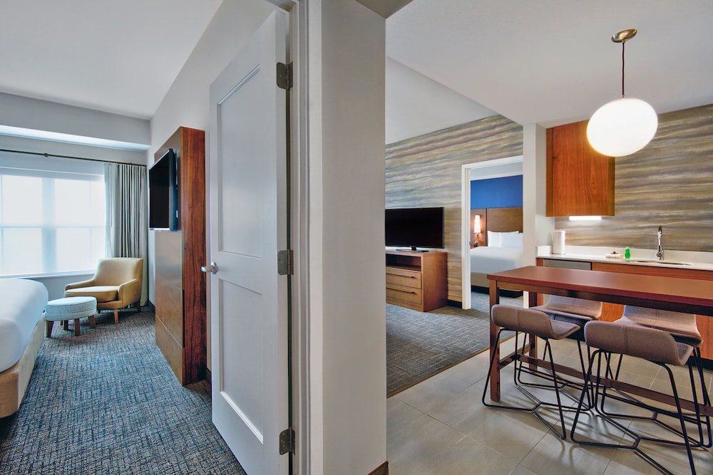Suite, 2 Bedrooms - Photo 4