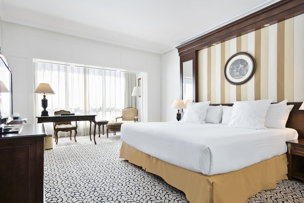 Superior Room, Pool View