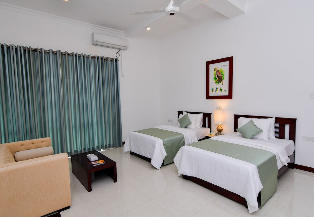 Deluxe Room - Photo 23