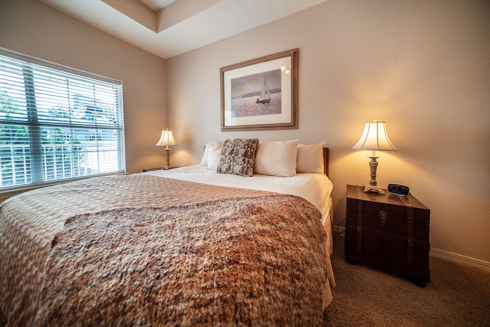 Luxury Condo, 4 Bedrooms, Jetted Tub, Resort View photo 2