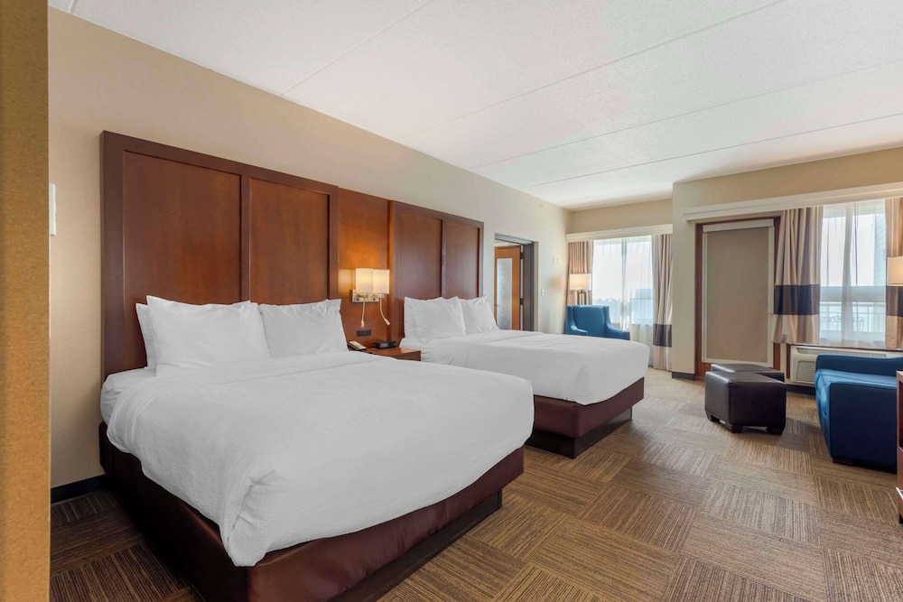Deluxe Lake View Family Suite