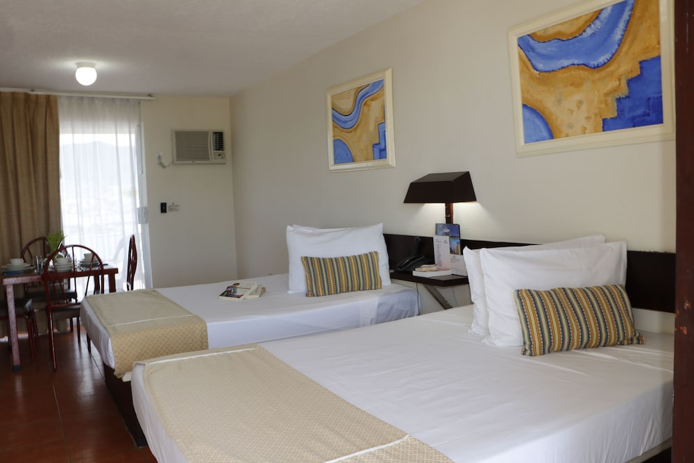 Standard Suite, Pool View photo 2