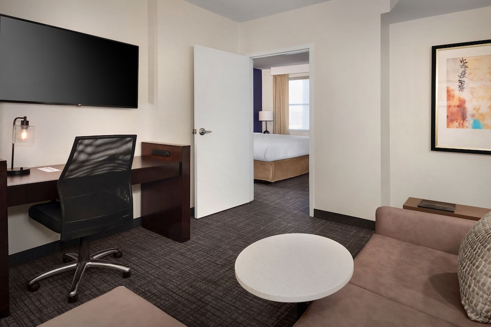 Suite, 1 Bedroom, Corner - Photo 3