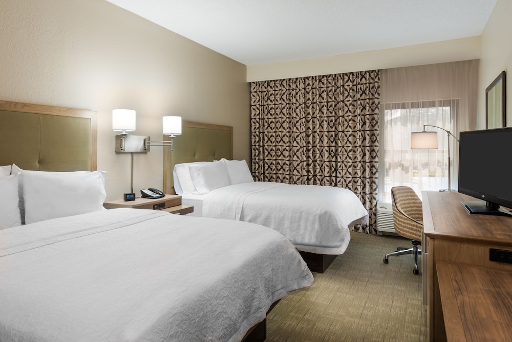 Room, 2 Queen Beds, Accessible (Roll-In Shower) photo 3