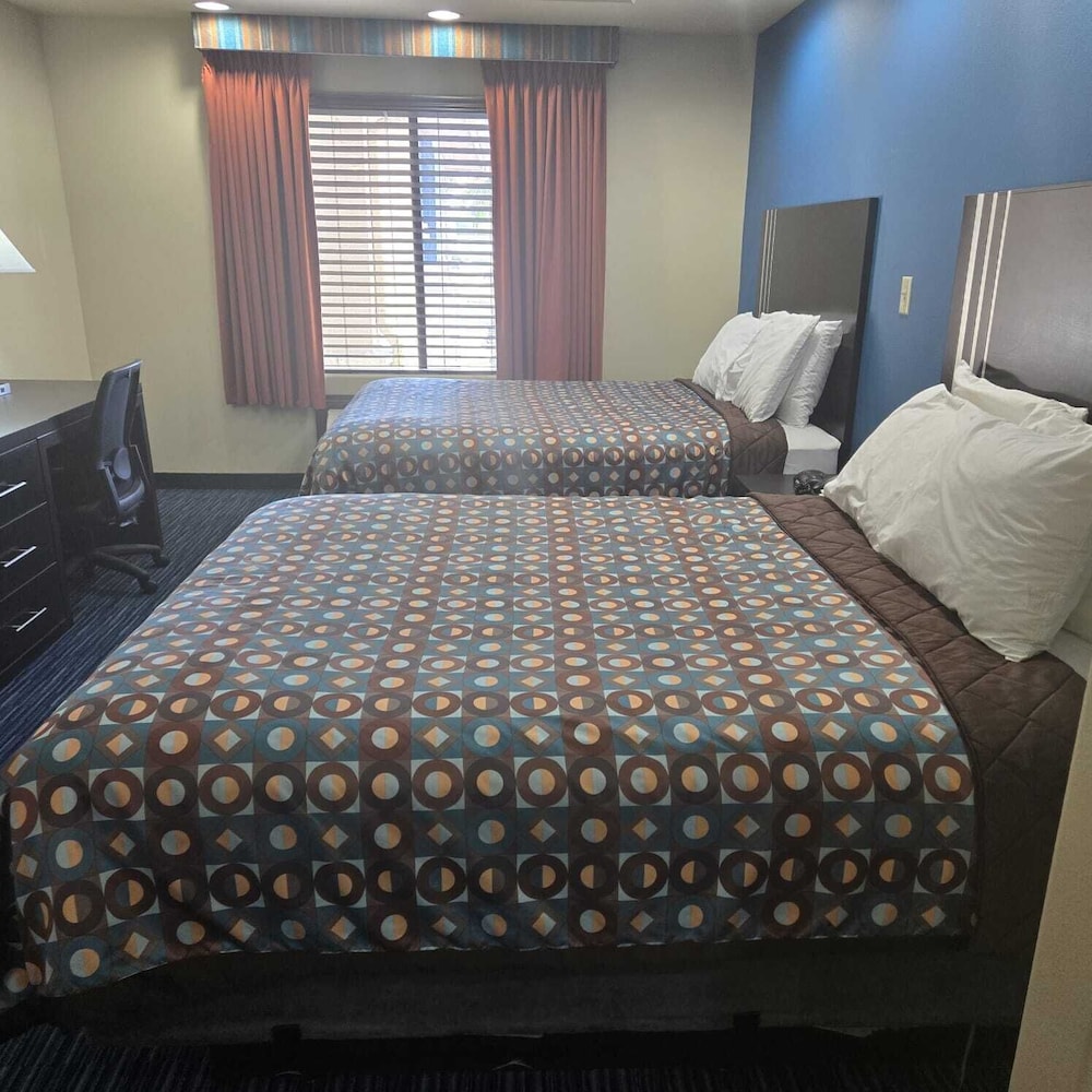 Room, 2 Double Beds (Kitchenette) photo 1