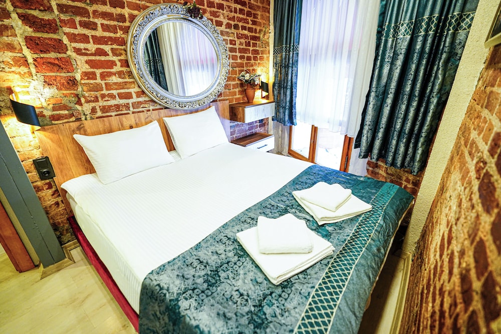 Deluxe Triple Room photo 2