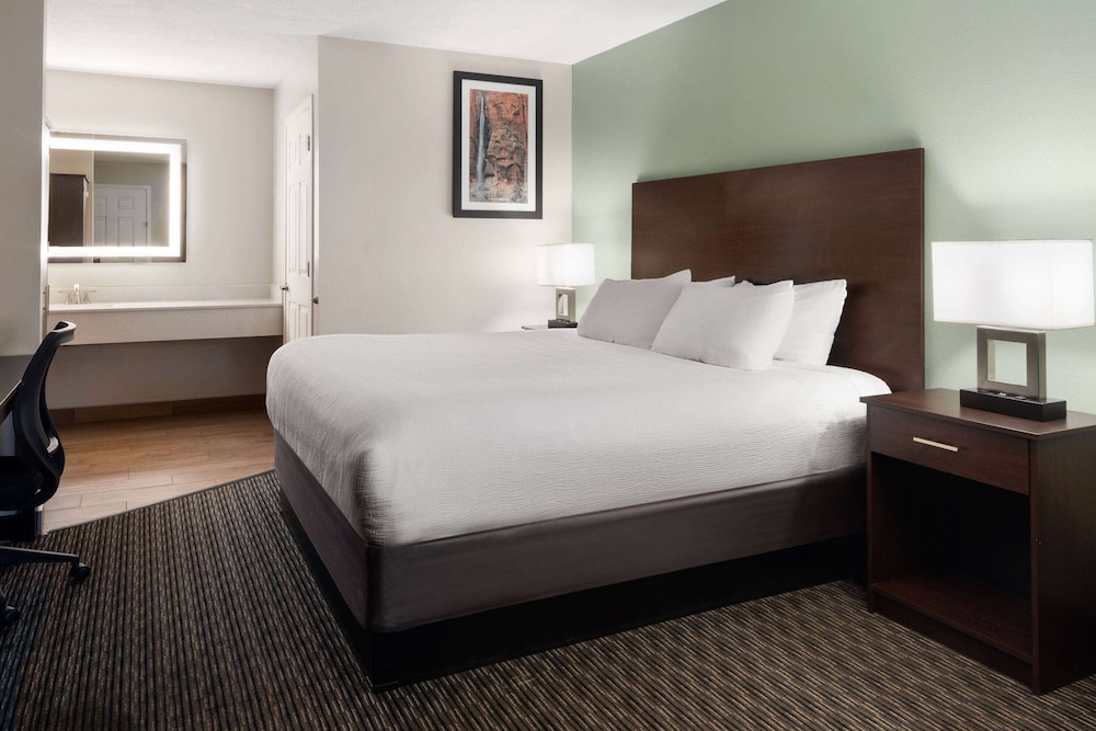 Room, 1 King Bed, Non Smoking - Photo 1