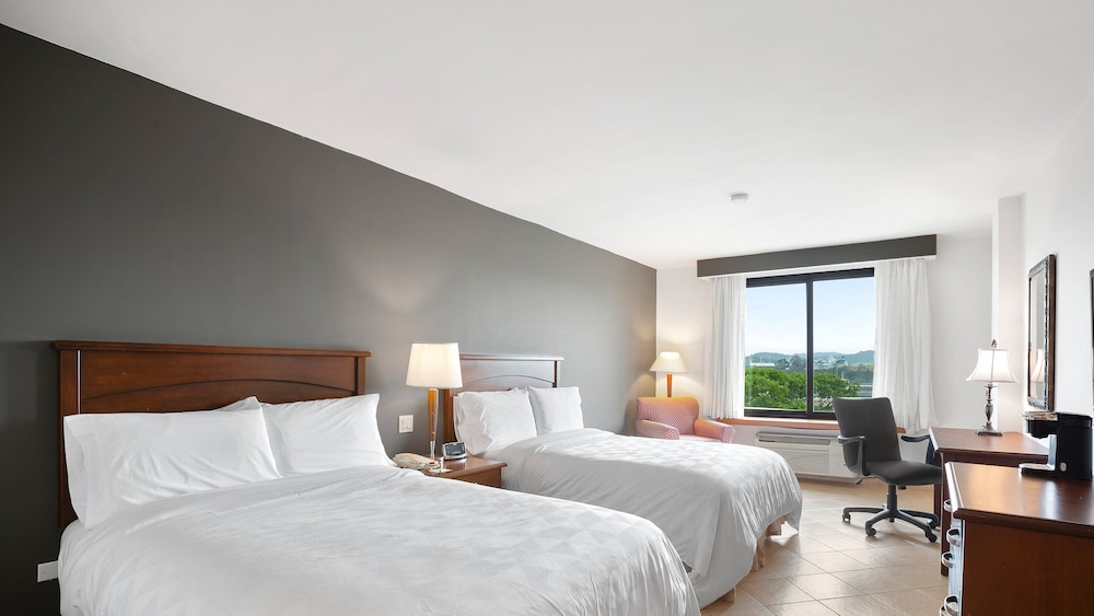Standard Room, 2 Double Beds - Photo 1