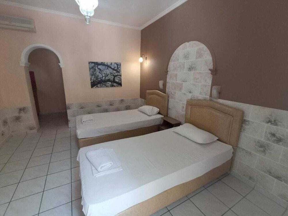 Classic Double Room, 2 Twin Beds, Non Smoking, Private Bathroom