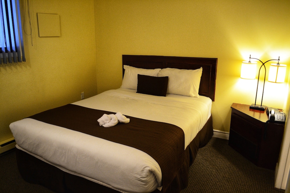 Suite, 1 Bedroom (Second Floor - Stairs Required) photo 2