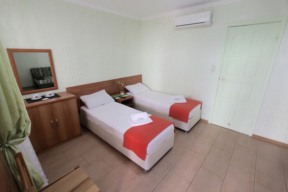 Standard Triple Room photo 2