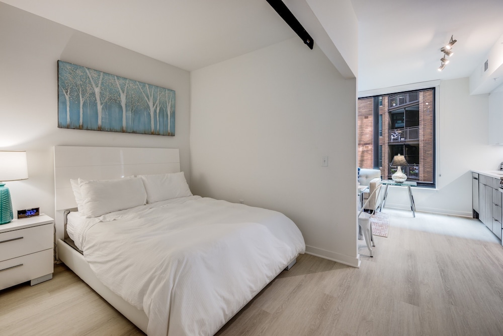 Luxury Apartment, 1 Bedroom (Room décor/layout/colors vary by unit) - Photo 2