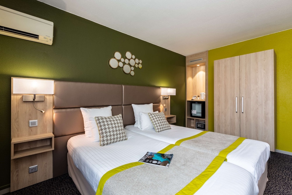 Standard Room, Multiple Beds - Photo 3
