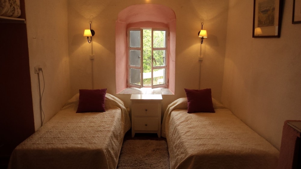 Standard Twin Room, Shared Bathroom