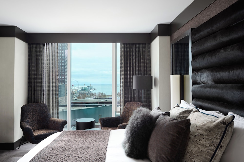 Navy Pier Suite thumbnail 5