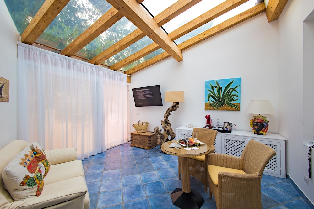 Suite - Photo 5