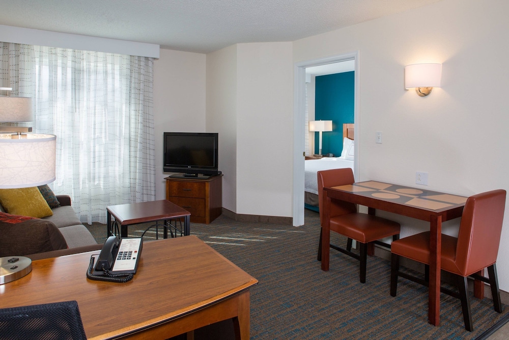 Suite, 1 Bedroom - Photo 1