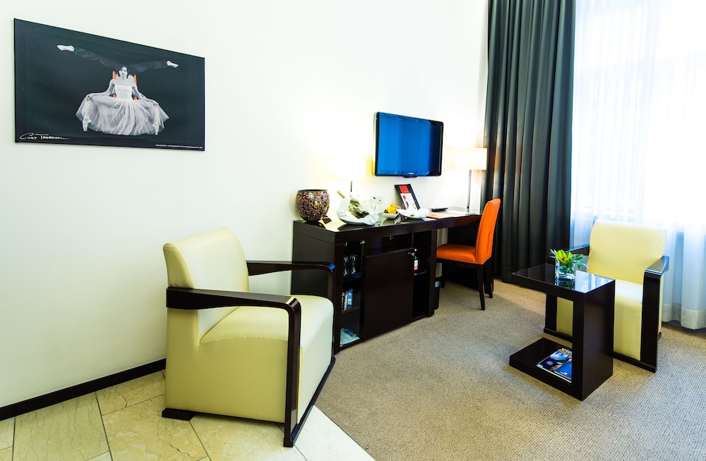 Deluxe Double Room, 1 Queen Bed photo 3