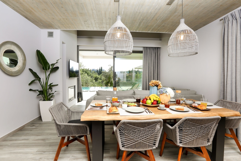 Luxury Villa, 5 Bedrooms, Non Smoking, Private Pool photo 2