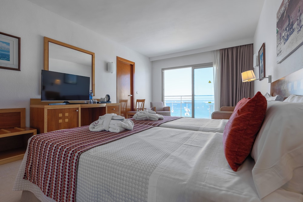Superior Double Room, Balcony, Sea View (2 Adults + 1 Child) - Photo 4