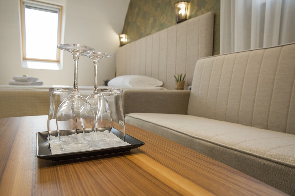 Standard Double or Twin Room - Photo 7